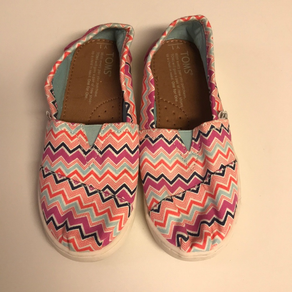 Girls chevron print Toms shoes
